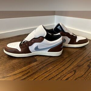 NEW Mens Nike Air Jordan Retro 1 Low Shoes. Size 10.5